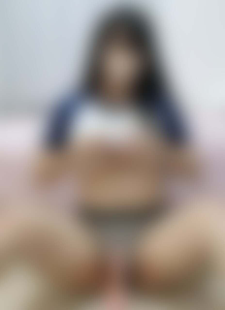 ディルドを使って騎乗位の動画を初めて撮ってみました。カメラ2台使ってみたので、正面とおっぱいの迫力が伝わるように下からアングルと合体させています。モザイクを付けたら薄すぎると運営さんに注意されたので編集しなおしたりと、過去一エッチに仕上がりましたが過去一大変だったので、一人にでも見ていただければ私はもう満足です!
そして残った薄すぎるモザイク動画は、頑張ったので違う場所なら出せるものなのか調べ中です。 (2/2)