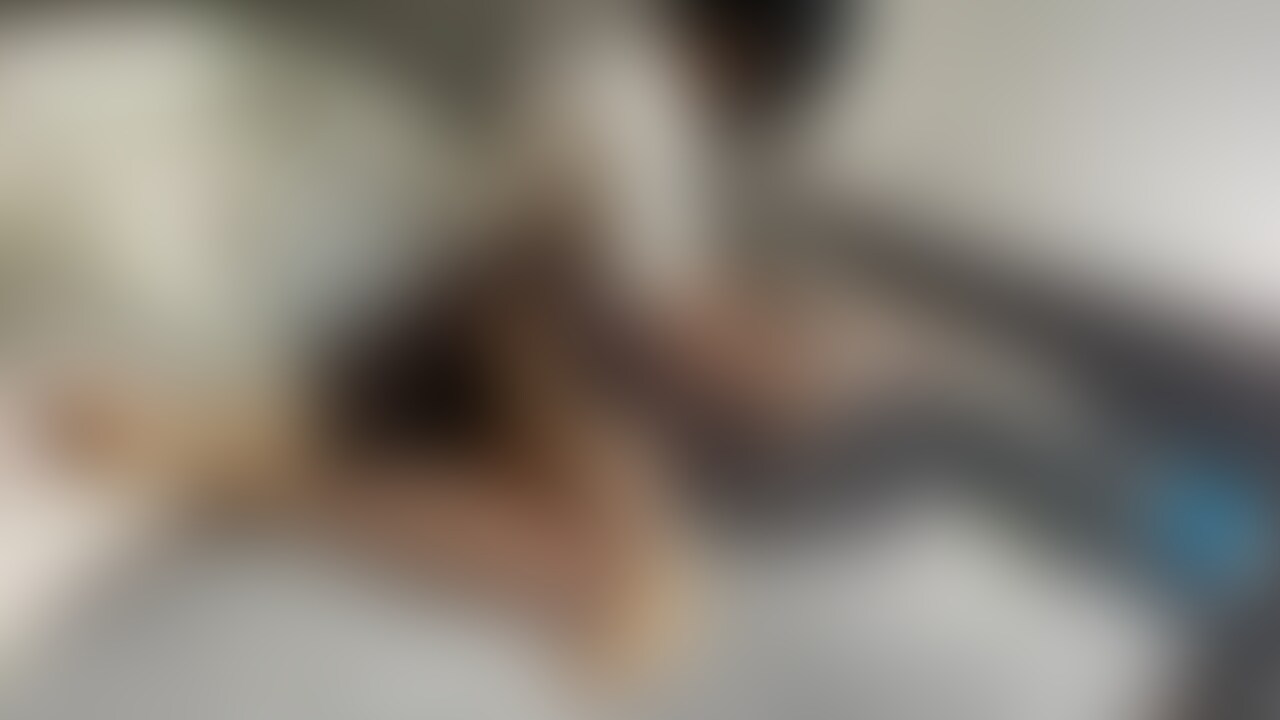 今週の新鮮動画おまたせしましたー!
危険日だったのでゴムありだったのですが途中から取ってしまい正常位で子宮ガンガン突いて外で出すつもりが、、、
それとですね、おっぱい攻めで性感帯新発見しました! (2/2)