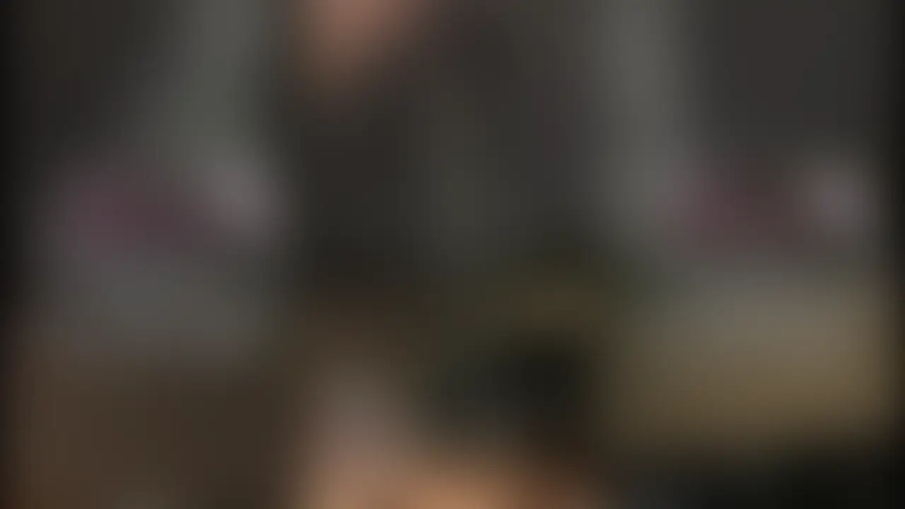 【本編映像】#008 ツバキ
タトゥー女子にインタビューしながら性事情を聞き出して
セックスを口説くガールズタトゥーツアー。
友達と遊び帰りというツバキさんは27歳のアイリスト!
スタイル抜群でセクシーな雰囲気を漂わせているので話を聞かせて
貰うと経験人数は三桁手前でやっぱりHなお姉さん(笑)
タトゥーは控えめにワンポイント系が4つ入っているが、飽き性
で消した数の方が多いらしい。
奉仕型のMと自称するだけあって、目の前に指を出されると
自ら舌を出して舐めようとしてくれます。
フェラもディープスロートで根本まで咥えてくれる良い子なので
希望通り奥をガンガン突いてたっぷりイカせてあげました! (2/2)