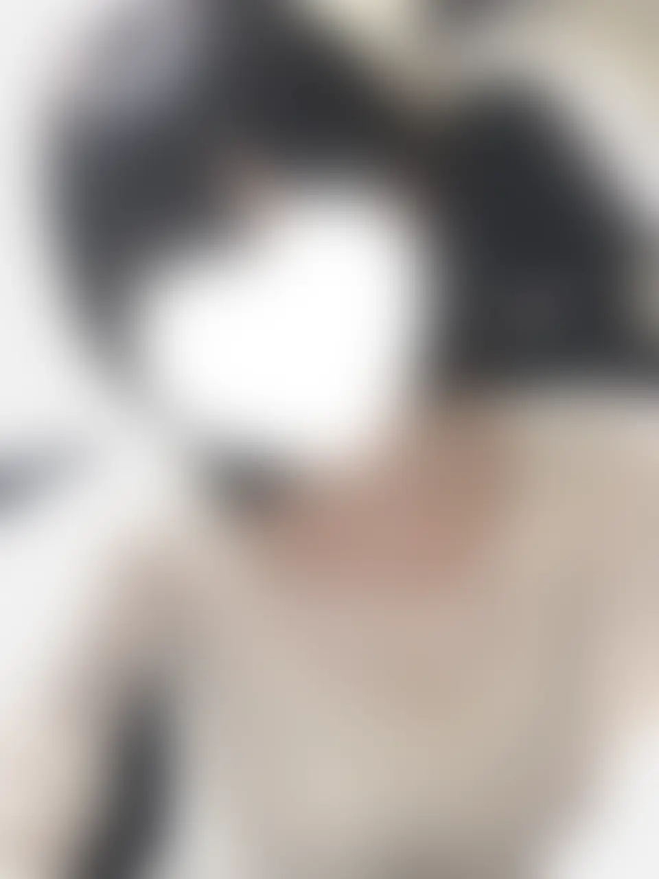 白乃あいり👀「ギリギリ見えないやつ…笑」の投稿サムネイル