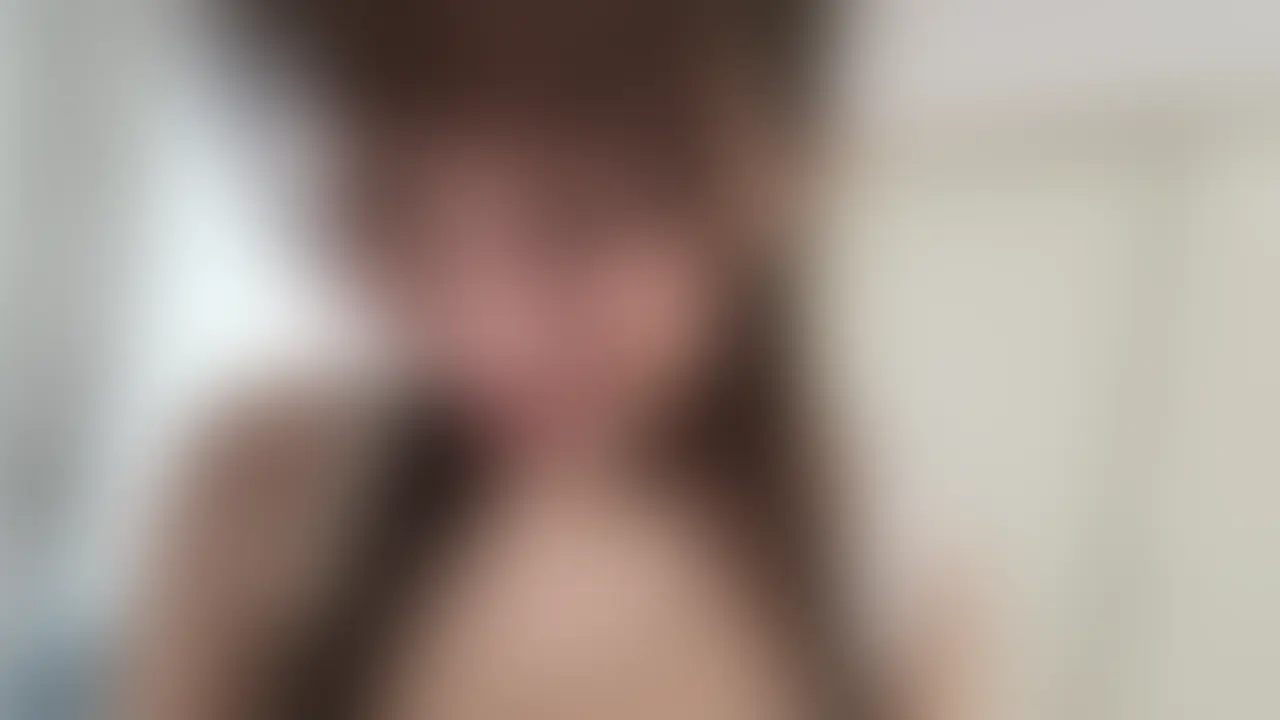 *動画では顔出ししています🥰
【匿名度AA:トップシークレット!】笑顔が素敵な健康ママ/にやにや目線フェラ/垂涎べろちゅー&よだれ飲ませ/ねっとり乳首舐め/唾液まみれ手コキ/濃厚ザーメン全ごっくん
よだれが漏れちゃうキス👄とフェラチオ💕
こんにちは、ど素人ポルノ@麗子です。
今回のAVごっこは、
清澄白河のクリーニング店🫧
でお仕事をされている
お友達のEちゃんのえち動画🔞です。
幼稚園からはじめたピアノ🎹で
現在は自宅で音楽教室も開かれている
多彩な才媛のEちゃん。
まだお若いのにママも完璧にこなす
しっかり奥さまにお願いして
お仕事の昼休み中に…
こっそりだけど、たっぷり
ごっくんしてもらっちゃいました💦
男に舌👅をまさぐられてウットリした表情を見せる人妻さん、
指フェラ👄👈までしているうちにすっかりソノ気になってしまいます。
ニコニコ笑顔を浮かべながら男の乳首を舐めまくると、
ヘソに突き刺さりそうなほど怒張したペニス🍌に舌👅を這わせてくれるのです。
そして丁寧なリップサービス💋からの仁王立ちフェラで口内発射💦へ導くと、
濃厚かつ大量のザーメンを嚥下してくれました💯 (2/2)