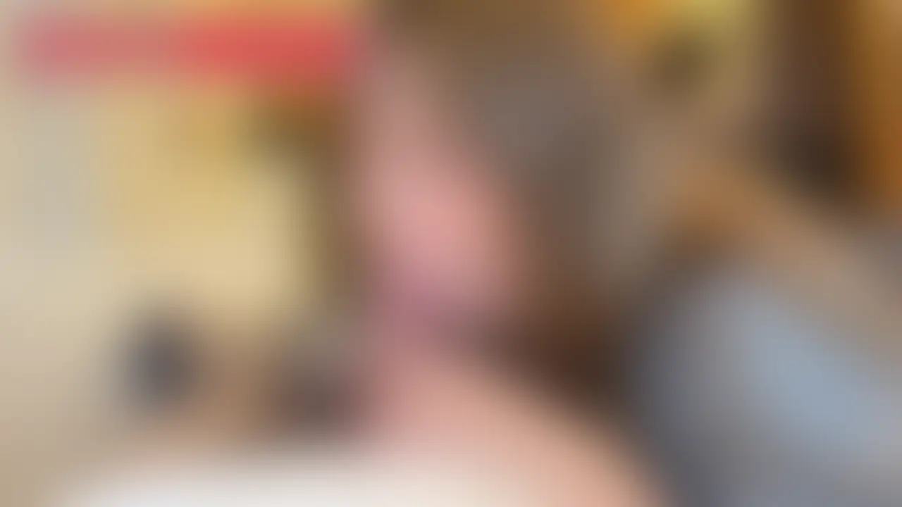 【MAH親衛隊】限定動画♡
絶倫です。
MAHさんとランチの後、ムラムラしてしまい…デザートフェラしてもらいました。
フェラの女神、MAHさん。優しく微笑みながら、オトコの欲望を全て叶えてくれました。
喉マンコに直撃口内射精、勢いよく出た口内精子を手のひらに出し、射精主に見せてから、一気にゴックン。粘っこい精子がMAHさんの喉にしつこくへばりつきます。
イッた直後の敏感チンポも、全知全能の力加減で優しくおそうじフェラ。
次第に復活しましたが、あまりの気持ち良さに、急激な睡魔に襲われる私。
「寝ます…」とだけMAHさんに伝え、夢の世界へと…。
ありがとう、フェラの女神MAHさん。 (2/2)