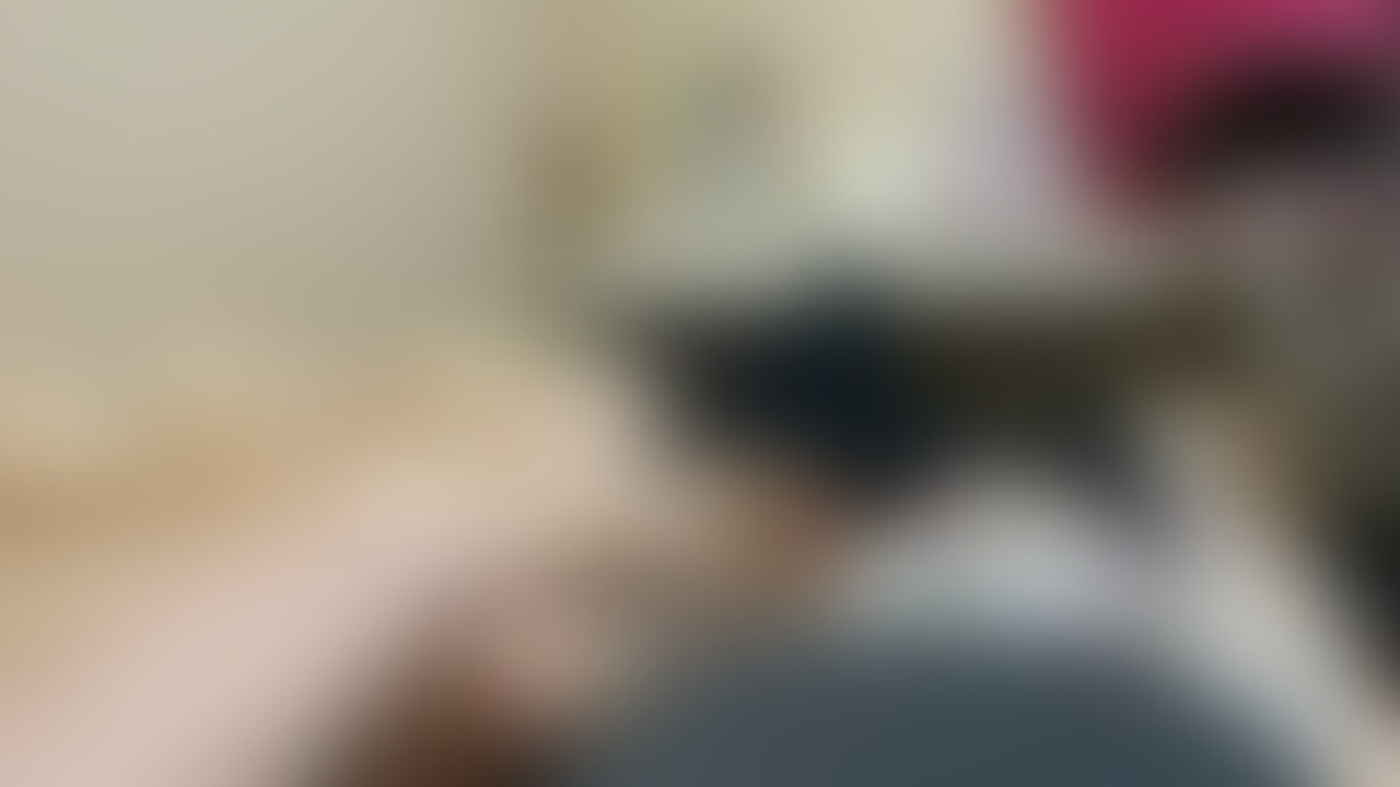 久しぶりにあづの実家に２人で遊びに帰った時、足で誘ってみたら急にたーくんスイッチ入ってしまったので急遽スマホ撮影してもらいました！！
中出しされた精子がデロデロすぎて笑っちゃいました。 (2/2)
