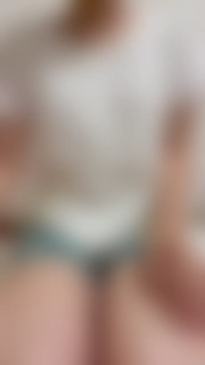 OLのオナニー日記💕フルバージョン公開💕
今回は初めて電マを使ってみたよ🤭
刺激が強くてすぐ気持ちよくなっちゃったから
今回の動画はちょっと短めです🥺
最後にはトロトロになったおまんこも見られるよ(/ω\*)
少しでも気に入ってもらえたら
いいね♡やコメントで感想聞かせてね💕︎ (2/2)