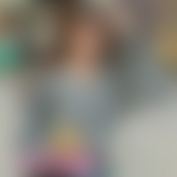 当時セフレだった彼女と付き合いはじめた頃の映像です。
私もハメ撮り初心者だったので、ところどころ見にくいところもあります。

元カノも当然ハメ撮りなんてされ慣れていなかったので、緊張していたのか恥ずかしがりながら、カメラの前で脱いでくれました。

念願の本カノ昇格したてだったので、デート中は終始嬉しそうにしていました。
ですがセックスの時はかなり感じやすく、少しの刺激でも中イキできます。

どのくらいイきやすいのかというと、挿れるだけでビクビク痙攣します。
これがクセになるんです。

じゃないとセフレからわざわざ彼女に昇格させないです。
セフレから彼女になれた女は、セフレ時代に悩み期間が長い分、付き合えてからの食いつきが高いです。
いつ呼び出しても絶対にやってくるU〇erマンコ状態です。
そう思っていることは本人にバレなければいいので、お互い幸せなままでいられます。

さて、この元カノは感度もいいんですがケツがいいんです。
単にデカいケツというのではなく、形とハリが良いです。
なので気持ちちょっとバック多めにハメてるかもしれないです。

正直中出ししてもよかったんですが、この状態で中出しすると食いつきが上がりすぎて、メンヘラ化するので、顔面にぶっかけておきました。
女マネジメント大事です。 (2/2)