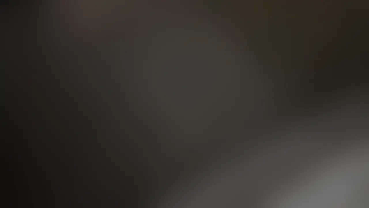 こちらは、全編ぼかしの入った動画です🥰
【匿名度AA：トップシークレット！】秋葉原ショップ店員/清楚系Fカップデカ尻お姉さん/極度ドMいじめ好き/男性からの「お前」呼びだけで即びしょ濡れ/喉奥イラマで白目イキ連発/剛毛マンコ大量潮吹きアヘ顔痙攣/ドM120％の変態マゾ調教ファックで欲しがり絶叫！

清楚ヅラしたドMさん

こんにちは、ど素人ポルノ@麗子です。

今回のAVごっこは、
秋葉原のサブカルショップ🧸で
店員をしている
お友達のMちゃんのえち動画🔞です。

色白清楚系の優しい笑顔で
知的で物静かな振る舞いながら
むっちりFカップ＆プリプリデカ尻が漂う
秋葉原の人気ショップ店員さん💖

実は本物のドM120％変態マゾで
ご本人曰く

メス丸出しの早漏デカ尻ヤリマン姉さん💋

だそうですw

そんなMちゃんを
お仕事の合間に呼び出して
汗だく💦汁だく💦の極限ハードプレイを
たっぷり堪能していただきました✨

「私、臭くて汚い人好きなんで」
「パリっとかっこ良い感じなのに、脱いだらチンカスすごい、みたいな（笑）」
「オジサンがいいんです」
なんて男の好みにクセがあるMちゃん、
ホテル🏩に入った直後は笑顔こそ浮かべていたものの、
男に抱き寄せられてキスをされるとすっかり表情がトロけてしまいます💗

乳首を摘まれ🤏たり耳👂を舐め👅られれば切ない吐息を洩らしてしまい、
電マ責めでは大きな声で「イクイク」と悶絶。
そして手でワレメをかき回されるとビチャビチャ音をたてながらアクメしてしまうのです🥰

そんなイキ上手な彼女ですから、
デカチン🍌を挿れられ強烈なピストンを受けると何度も絶頂😇

騎乗位ではエロいハメ腰を繰り出しながら
「好きになっちゃった…」
と呟いたことから、男が思わず暴発💦してしまうというアクシデントが発生してしまい…。 (2/2)