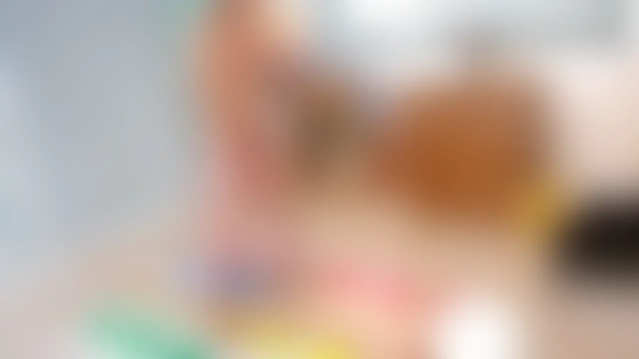 関西混浴倶楽部「弥生の全裸パーティー兼公開撮影。全裸の男性参加者の上に立って見下ろす弥生の姿です。」の投稿サムネイル