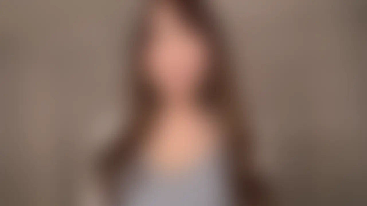 マッチングアプリで捕まえた清楚系エロ美人OLとハメ撮りSEX!!
今回のハメ撮りは25歳美人OLをしているRさん!見た目は完全に癒し系のお姉さん!丸顔にたれ目、ちょっと無防備な雰囲気で、まさに清楚な美人って感じです。
でも、正直ここまでエグいギャップがあるとは思わなかった!服を脱がせた瞬間、ムチムチで白くなめらかな肌が一気にあらわになって、カメラ越しに思わず息を呑むほどの美ボディ!
ドキドキのまま、ちょこっとオナニーを披露してくれるRさん…恥じらいなんて最初だけ、クンニや手マンで感じ始めた瞬間、ウブな顔から一気に淫乱スイッチ丸出しに早変わり!「毎日オナニーしてる」って言葉は伊達じゃない!手を止める暇もないくらいにイキまくる、溺れまくるエロ顔がもうたまらない!
そして、フェラも積極的すぎて正直エロすぎ!自分から積極的にちんこを舐めて、そのまま正常位、バック、騎乗位…どの体位でも濡れて乱れて、目がトロけてヨダレが出そうな顔でイキ狂う姿に理性を保つのが必死です!
顔射で締めてお掃除フェラまで!なんだこの絶景…!真面目な清楚系だと思っていたお姉さんが、目の前でどエロな変態へ豹変。ギャップ好きにはたまらないどころじゃない、素直に射精です!! (2/2)