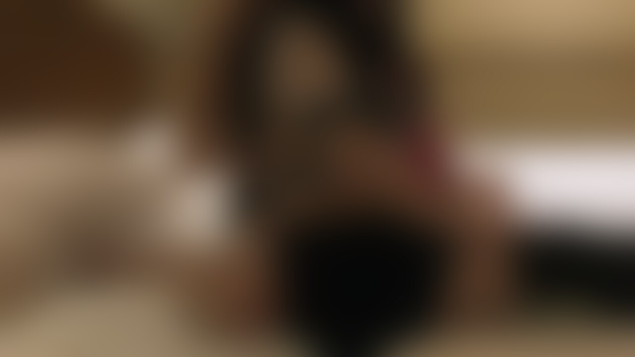スケスケコスプレで着衣プレイです。巨乳を見せつけながらじっくりフェラチオされて、パートナーさんのチンポもビンビンになってます。ギリギリまで我慢させて大量発射させちゃいます (2/2)