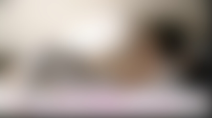 【ファン限定フル動画】🎁
付き合って今日記念日のカップル。そのまま寝ようとしたら彼女が側に寄ってきて「起きて…♡」って言ってきて彼女の言われるがまま僕のチンコや玉袋をペロペロしだし、ギンギンに硬くなった僕のチンコを激しく大◯生彼女のマンコに突いて彼女をアヘ顔にさせました。 (2/2)