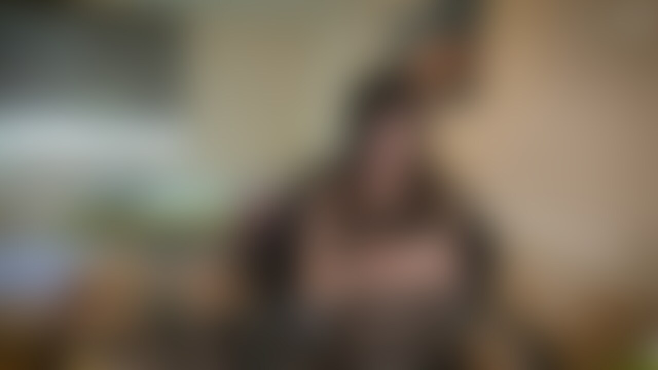 美人のひそかなオナニー日常。指を膣内にいれてGスポットを探る!おちんぽが欲しくてたまらないのに寂しさ紛らわせてひとりエッチに浸る。自分の愛液の味を確かめることも…。セックス依存気味の彼女 (2/2)