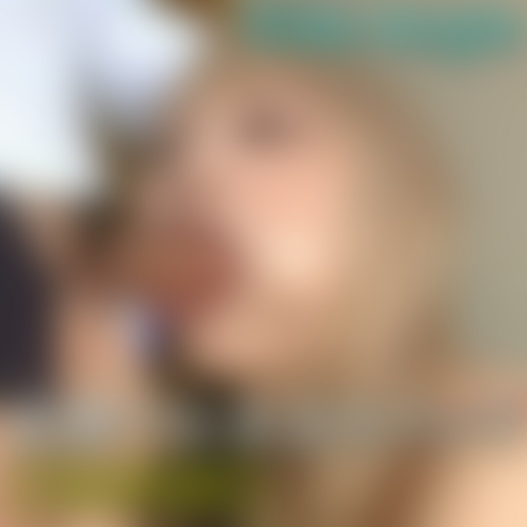 【premium】顔出し・丁寧なモザイク処理
☆Side angle☆
玄関でガーターTバック姿のまま仕事中の不倫相手を仁王立ちフェラ
口内発射ですっきりさせてあげました♡
極上のえっぐい卑猥なフェラです。唾液の絡みつきにより究極のじゅぽ音を立ててエロすぎます。自分で言うのもなんですが、正直、素人とは思えない神しゃぶりがご覧になれると思います。
私は、普段は接客業の部長です。そして2人の○○○親でもあります。そんな女が、おいしそうにねっとりとちんぽを包み込んでいる様を見てみてください。
絡みつく舌と口内柔皮で口内の密着度は最高到達点に達しています。
私自身も、しゃぶりながら興奮状態となっていたので、口内温度は高まり不倫相手は最高の口内発射を味わえたのではないかと思います。
この動画は抜けないわけがないです。
注目のシーンは、口内壁を内側から押し付けるようにちんぽを刺激しているところで、頬の盛り上がりでちんぽの形が丸わかりとなっています。
素人のくせに数百本のちんぽを咥えてきた私にしかできないテクニックだと思います。
ラストは安定のストロークでイキたい時にイカせる優しさを見せましたｗ
この動画は過去の動画の中でも非常にクオリティの高い動画に仕上がっております。
まずは、撮影した3アングルを別々に投稿し、ラストに全部のアングルを合わせた動画を投稿します。

【このアングルがお勧めの方】
この動画は、Side angle（サイドアングル）です。エロい横顔を堪能できます。口の中からのちんぽの膨らみが生々しくて当たり動画ですよ♡

【単品購入の場合の注意点】
それぞれのアングルは【premium】バージョンで1000円と普段よりお安くさせていただきます。
そして、最後の3アングル合算動画を通常の2000円とさせていただくので、購入を検討される方は最後の動画がお得です。
ただ、お好みのアングルのみで良い方は、ひとつだけ購入するのも1000円とお得な価格設定です。 (2/2)