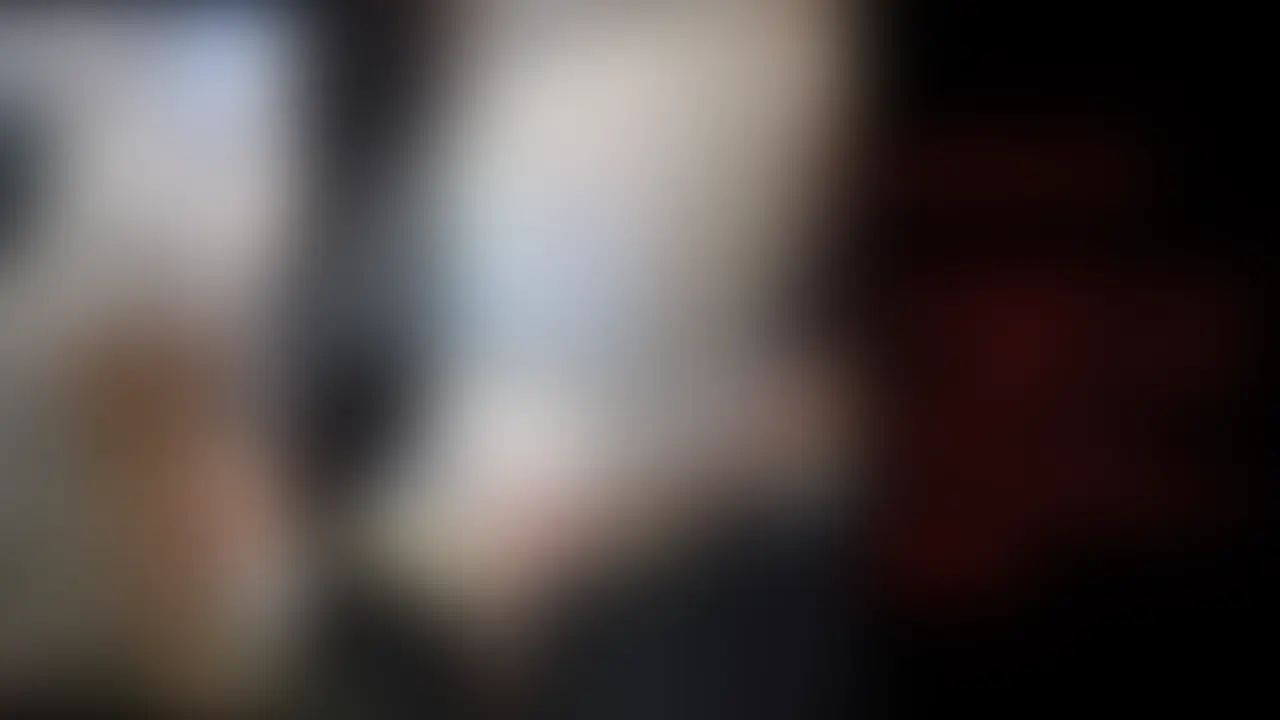 狂信者 #52【★3】長身細身ギャルのミニスカ越しの尻にガッツリ押しつけ&お触り
試行錯誤の末、遂に捕らえることができた貴重な映像。
今回のタゲは長身細身のギャル系。乗車時のノッコミで尻に触れるが反応なし。車内の混み具合がイマイチなため、揺れに合わせて押しつけ。
気づいていないのか、気づいているが無関心なのか、反応や抵抗は少な目。
その後も固くなったモノをグリグリ押し付けたり、手の平を宛がったりするが、最後まで大きな抵抗はなかった。
スカートが薄い生地だったため、股間と手の平でその柔らかい感触をダイレクトに味わうことができた。 (2/2)