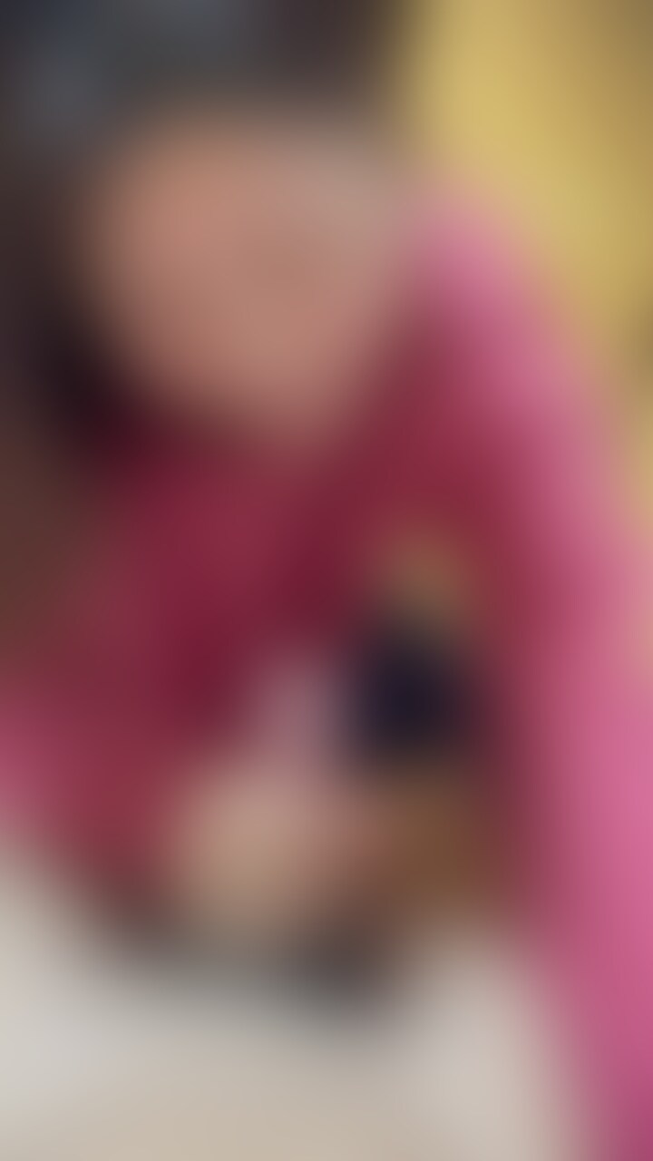 妻のフェラ抜き😍
いやらしい音たてながらお口だけで抜いてくれました💕
咥えながら止まってる時はベロでちんこ気持ちよく舐めまわしてます👅
6分近くしゃぶり続けて最後はお口に中出し☺️
途中嗚咽しちゃうくらいしゃぶるのに夢中、本気でした😆 (2/2)