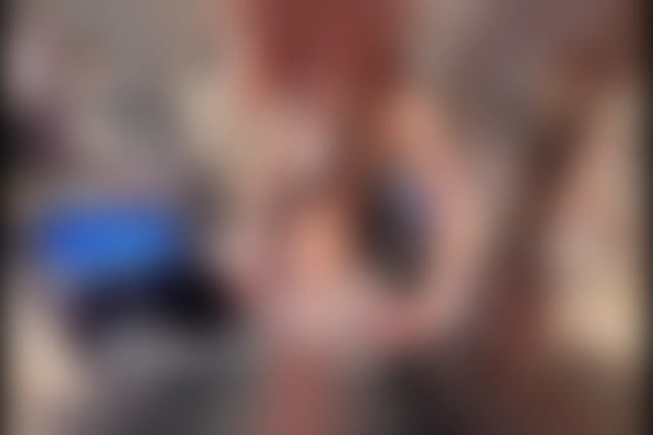 【初めての緊張がリアルすぎる】
かんなちゃん、最初はずっと照れてました…。

黒髪の落ち着いた雰囲気に、どこか守ってあげたくなるような空気感。
派手さで押してくるタイプじゃないのに、不思議と目で追ってしまう子です。

今回は、そんなかんなちゃんが“ちょっと勇気を出した日”。

最初はかなり緊張していて、反応もどこかぎこちない。
でも時間が経つにつれて少しずつ表情が柔らかくなっていき、途中から空気が一変します。

恥ずかしそうに笑ったり、困ったように視線を逸らしたり。
その一つ一つの反応が妙にリアルで、作った感じが全然ない。

特に印象的なのが、“慣れてない感じ”がそのまま残ってるところ。
一生懸命さや初々しさがあって、自然と引き込まれていきます。

しかも、見た目はかなり清楚系。
黒髪、美白、柔らかい雰囲気、彼女感のある距離感。

なのに途中から少しずつ大胆になっていくギャップが危険すぎる…。

後半は、最初の緊張が嘘みたいに表情が変わっていて、
「あ、この子いま完全に没入してるな…」って空気が伝わってきます。

リアル系、清楚系、黒髪、美白、彼女感、素人感。
こういう空気が好きな人にはかなり刺さる一本だと思います。

“作られた作品感”より、リアルな空気感を求める人向け。

ガチ素人のみ、限定公開。

ーーーーーーーーーーーー

私が取り扱う動画は、全て実在する本物素人のみ。
普段なら絶対にこういう場所へ出てこないような、ごく普通の子たちばかりです。

一期一会の空気感、リアルな反応、素人特有の距離感。
演出では出せない“本物”だけを残しています。

撮影者としての営業力、人間関係、空気作り。
その全てが噛み合った時にだけ撮れる、再現性のない価値ある記録です。

そして、貴方もこんな『普通では出会えない子』と出会えるかもしれない貴重なブログへは↓からどうぞ。
ネトナンや出会い方のコツも掲載しています。

↓私のXブログ↓
mafi01190 (2/2)
