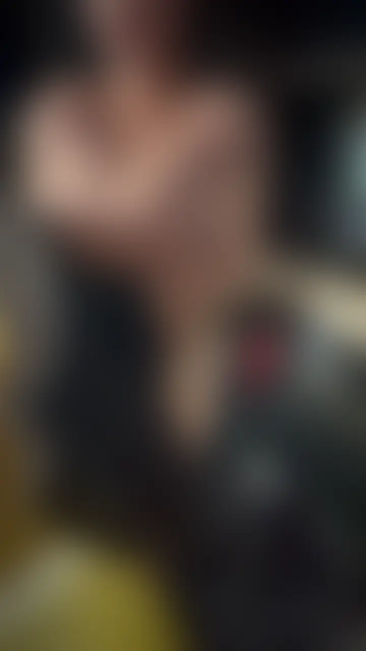 【本編顔晒し】
韓流アイドルの卵ジヨン
リーク元 (自称)事務所社長
【⚠️単品販売は20部限定⚠️】
・売り切れる前に永久保存版としてご購入下さい
・単品は投稿削除されても残ります
【動画内容】
動画内では社長と密会の様子が収録されていた、アイドルだからか撮られる事にあまり抵抗を感じない。シャワーでは丁寧に体を洗ってあげ大胆にもおっぱいを擦り付けて挑発。求められた事には率先して応えお風呂ではもう射精するのではないかと思うほどのフェラ三昧。かなりのドMのようで正常位では自ら首絞めを要求、終わる事のないバキュームフェラからの自ら騎乗位でちんこをまんこに吸い込んでいく、バックではその大きく丸いお尻を存分に叩かせ喜ばせている。挿入時は何度も中イキし軽く白目をむいていた。枕営業とはいえよっぽどセックスが好きな部類の女であると確信した。
【女性情報】
・フリーター(年齢非公開)
・東京 芸能事務所R
・2025年末まで在籍
・本名 非公開
・身長約172cm Hカップ
学生の頃、地下アイドルをしながらメジャーデビューを目指すがメンバーの脱退など色々ありグループは解散。挫折し、田舎に帰り役所に就職していたが、夢を諦めきれず再び上京し貯金を崩しながらオーディションを受けるがそろそろ限界だった模様。
とあるきっかけで所属した事務所社長との間で何らかのトラブルがあったようで、その後は部屋も引き払い行方不明の状態となっている。
リーク男性も直接コンタクトを取る事自体は望んでおらず、知らないところで彼女が晒される事を希望しているため、これ以上の深掘り調査はしない事とする。
【2人の出会いからトラブルまで】社長談
はじまりは事務所のX宛に面接希望のDMが届いたところからだそうだ、清楚な印象でスタイルは申し分ないように見え面談する事となった。
一度諦めかけた夢を掴みに再上京してきたらしく、簡単なスナップから、コスプレ、水着撮影、そしてヌードに移行していった、最初は抵抗していたがデビューしたいのであれば枕営業はこの業界では必須の事であると伝え説得したそう。
信じられない人も多いかもしれないが、よっぽどの素質がない限り枕営業が出来るかどうかでデビューが決まるというのは事実。
因みに、元々いた韓国アイドルグループにはあの有名なAV女優もいたようで、ある意味才能あるグループだったのだと確信した。
枕営業を利用し様々な知り合い社長にも遊んでもらってきたが、デビューの話が一向に進展がないことを不審に思ったのか自身の身辺調査を行い事務所の弱味を見つけられたそう(男性のプライバシー配慮の為省略)
遊んでいることを奥さんにリークされ、離婚となりかなり困っているとのこと。 (2/2)