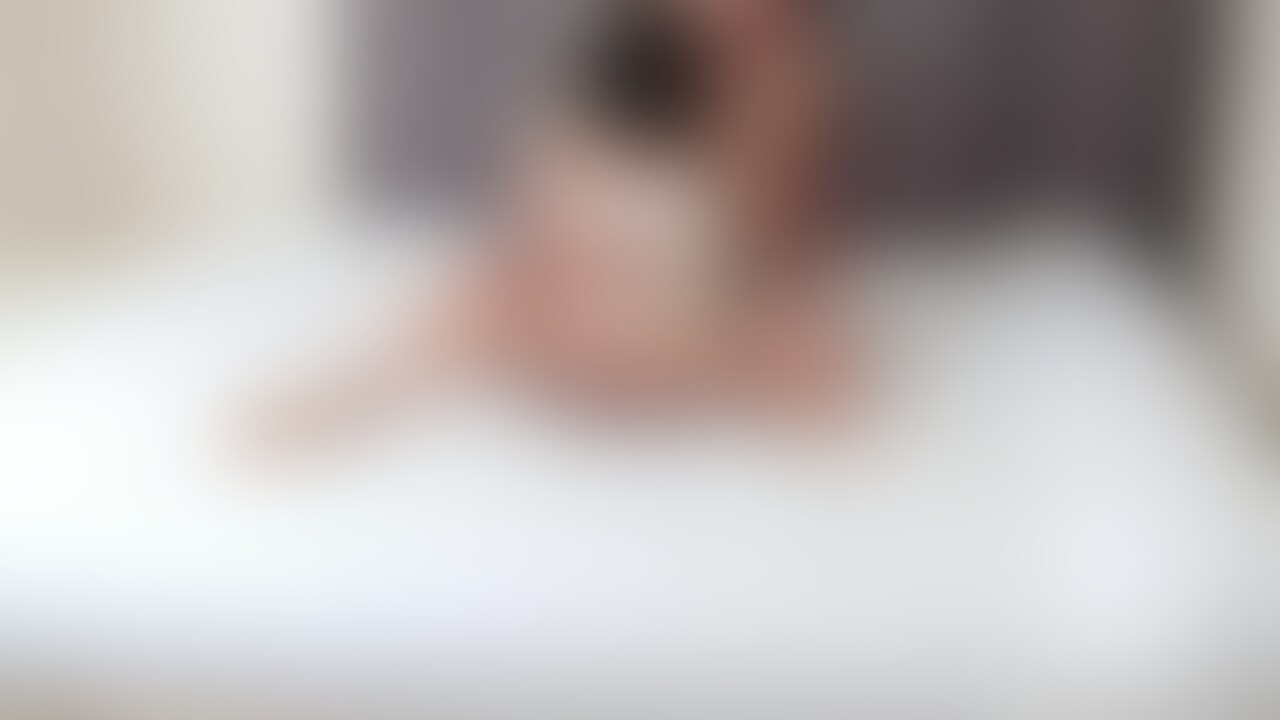冷房故障で汗だく生エッチ(笑)手コキで先っちょこすってたら腰浮いちゃって可愛かった❤ (2/2)