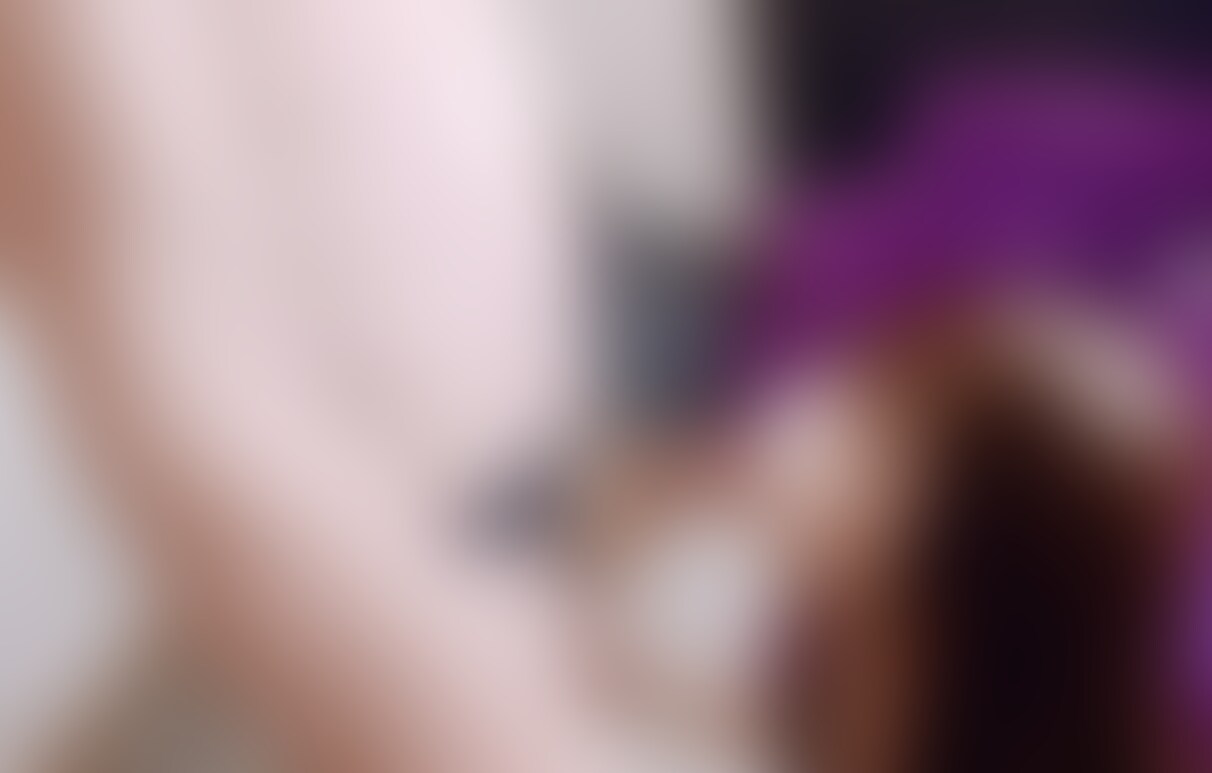 両刀の旦那さまにペニバンを舐めさせてあげた後は
いつもどーりフェラをしてあげました🙃
その後は騎乗で兜合わせと手コキでイカせてあげました
ペニバンじゃなく本物のチ◯◯での兜合わせは気持ちいいらしい🤔?
きっと、気持ちいいんでしょうね😂❗
私にチ◯◯がついてなくて残念、笑 (2/2)