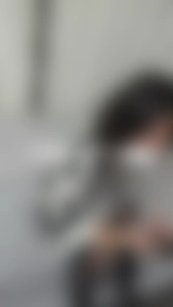 急遽スマホで撮影！昔からの知り合いと宅のみしてたらノリでハメ撮りしちゃって中出しもできました (2/2)