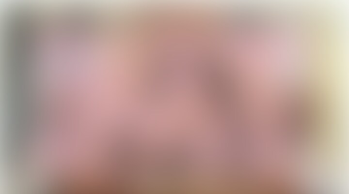 女王様コスプレ、OLL正面アングル♡
Ribonのピルまんこ子宮にスペルマ汁直当てしてほしかったんです…♡
5日間もオナ禁してきた30代のM男にご褒美フェラしてあげてそのままマンコ直入れしたらMチンポ爆発しちゃいそうなので、淫乳マッサージをやらせてみました♡ 上手に乳首撫でられてオマンコでMチンポ咥えたくなっちゃいました♡初めから直まんこ騎乗位で子宮イクまで繰り返しピストンさせてもらいました♡ その間Mチンポ我慢させ過ぎちゃってたみたいで、気付けばオマンコの中で竿全体が限界なくらい硬直してて…膣も子宮も溶けるような快感を感じてるからもう最後、パンパン繰り返す膣圧ピストンでイクイクしてる限界Mチンポのスペルマ汁を子宮口にビュルビュル直当てさせることに成功しました♡ (2/2)