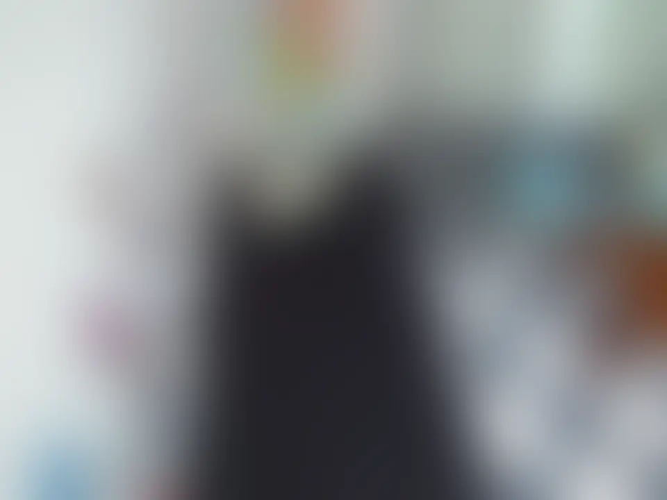 【密会Vlog】承認欲求に抗えなかった人妻・りささん【完全顔出し】

今回出会ったのは、新宿のアパレル店員・りささん

結婚2年目、まさに新婚真っ盛りのはずなのに
旦那さんが全然彼女を見てくれないらしくて
「振り向いてほしい」一心でジムに通い詰めて
モデル並みのスタイルを手に入れたのに旦那さんは無反応…
そんな自分磨きの成果を誰かに認めてほしくてSNSを始めた彼女を僕が見逃すはずありません
「めちゃくちゃ綺麗だよ」ってDMで伝え続けたらこっそり会えることになりました

「女性として見られるの、久しぶり…」
そう言って頬を赤らめるりささんの剥き出しの素顔を収めてきました (2/2)