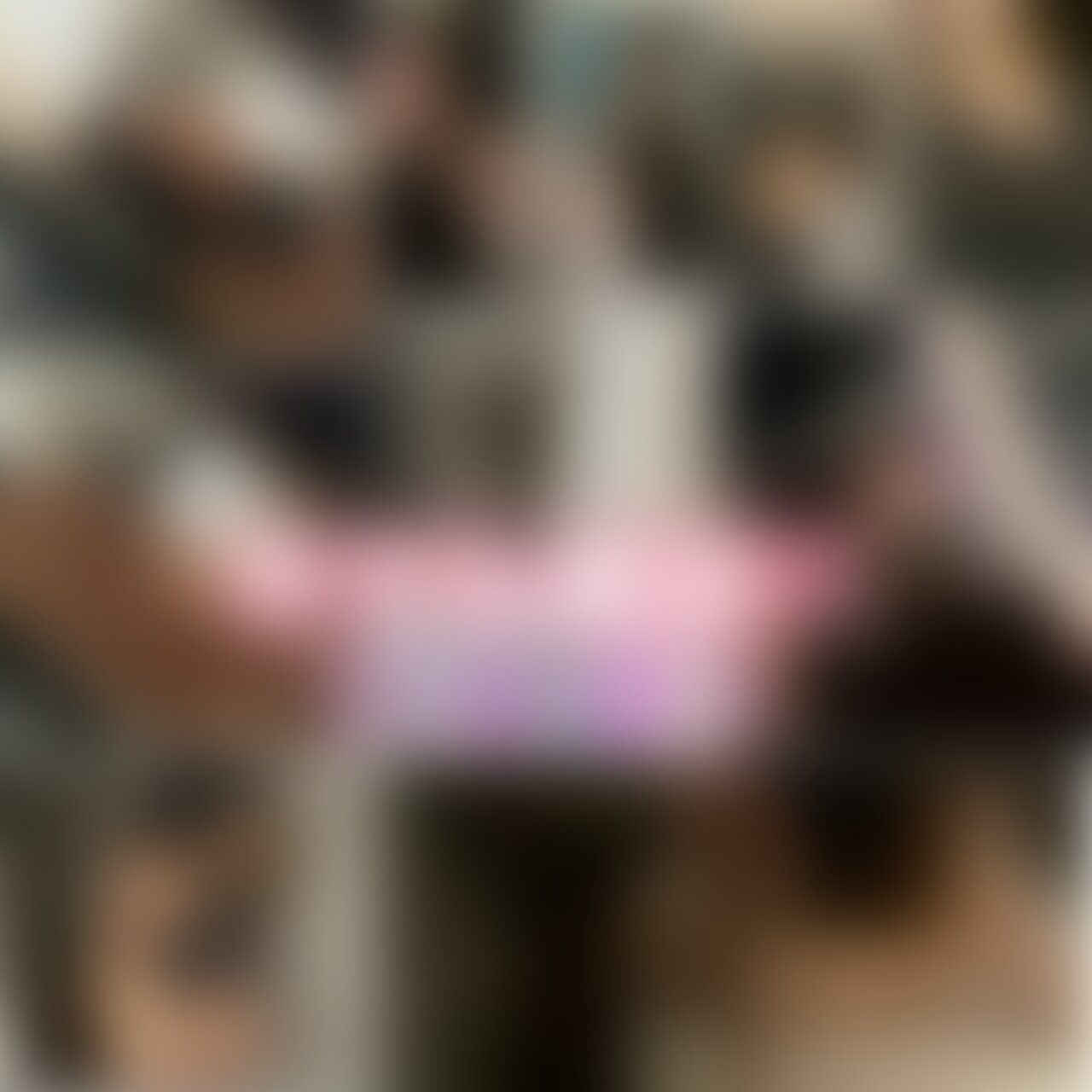 こんにちは🫶
お家セックス大好きな私達ですが、
今回はホテルに泊まりに来たので
わくわくです😍
お互い本当忙しくて
中々お泊まり出来なかったけど
やっとお泊まり出来た♡
さて、1日目はちょっと
チェックイン遅くなったので
ラウンジにお○飲み行く前にえっちして
ラウンジからお部屋戻った後にも
えっちしました🥰
私達の部屋がエレベーターから近い部屋で
壁も薄いのか足音や声が丸聞こえ笑
声我慢しながらのえっちでした🤣笑
洗面所で立ちバックめっちゃ興奮した😂 (2/2)