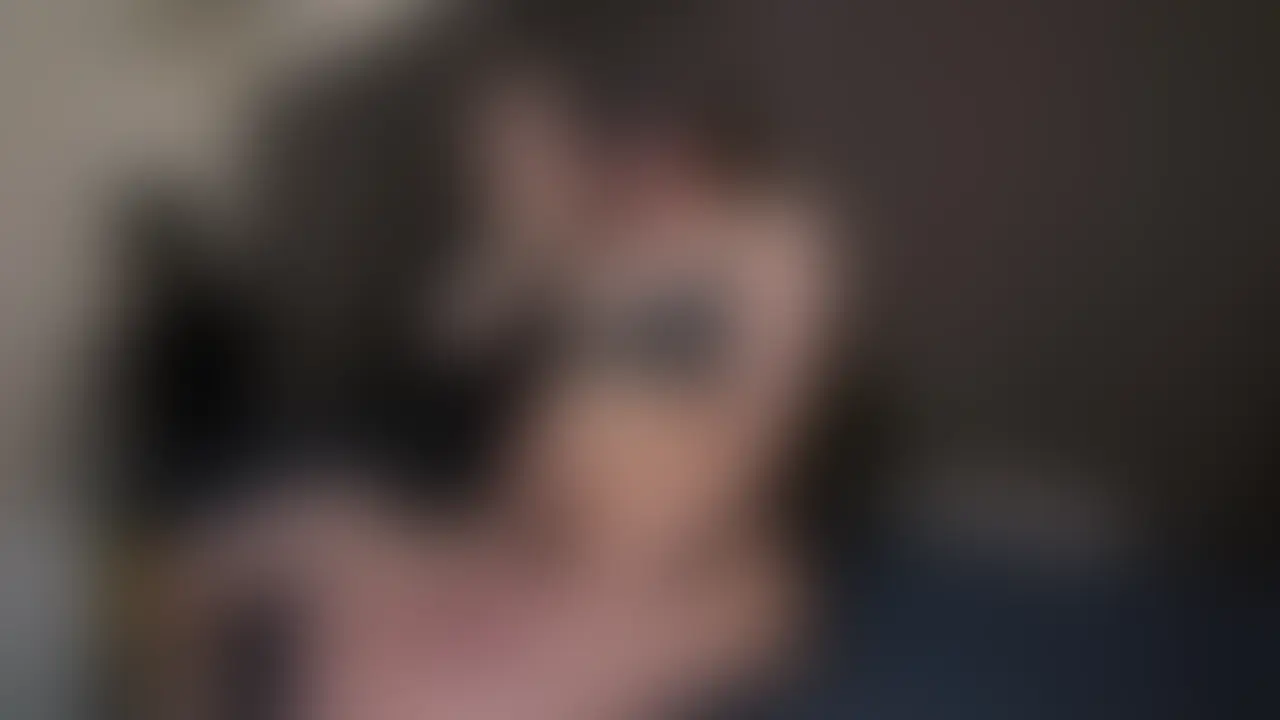 35歳年上主婦と無我夢中に求め合った夜🧜
DMのときから色々話を聞いてると、
家では毎日家事や育児をこなして、
自分のために何かすることはないらしい。
家族のために過ごしているのはとても素敵だけど
たまには自分へのご褒美もいいんじゃない?
ってことでレイ様との密会を決意💎
男性に可愛がられることはほぼないらしく
めちゃくちゃ照れてて可愛かった笑
顔もスタイルも好みでどエロかったから
もったいなっすぃんぐ!!
ぜひご覧ください🔥 (2/2)