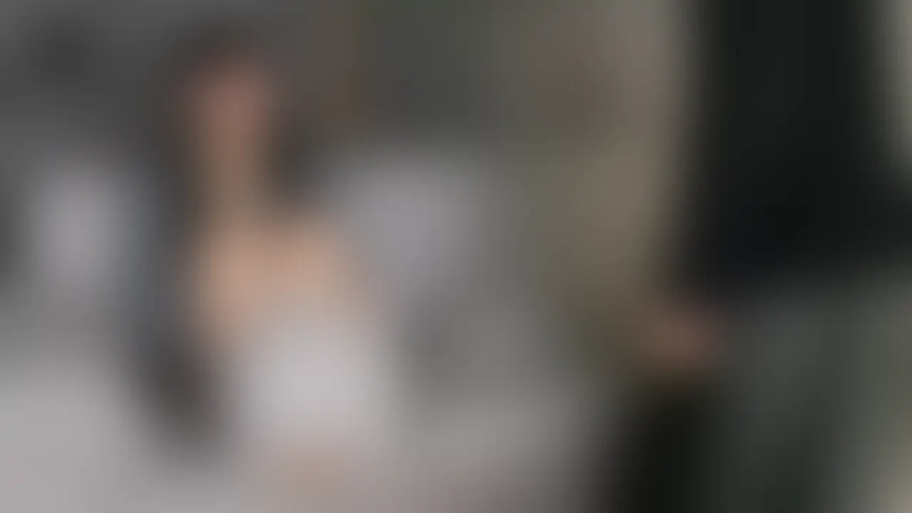 ＜ハメ撮り解禁⚠️＞
裏垢男子との初SEX動画公開します。💕

Xフォロワー30万人越えの
大人気裏垢男子、じじさんとのコラボになってます😘

イチャイチャな感じで興奮した///🥰

頭押さえつけながら喉奥まで咥えたり、
M字開脚でクンニされてもうすでに限界…

イキそうになると寸止めされて
すごい意地悪された…😈

そして硬いおち⚪︎ぽを挿入💕

奥まで突かれまくりで
すごいイっちゃった///💦

ベットに移動して、
正常位、騎乗位、バックと
責められ続け、おかしくなっちゃう…❤️‍🔥

更にバイブや電動ピストンまで登場して、、、
もう潮吹きが止まらない🐳❤️

おねだりして、おち⚪︎ぽ咥えながら
イキ狂ってるところ見てください🫣💗


##騎乗位
##正常位
##バック
##潮吹き
##顔出し
##AV女優
##顔射
##イラマ (2/2)