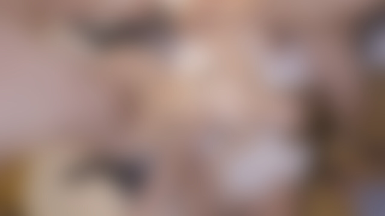 ★肉便器妻6Pプレイ★約7分30秒
◾️5人の男性の肉棒を次々と自ら跨いで生挿入する私の肉便器妻です!
ニーハイとマイクロビキニがエロさを引き立ててます!
この日は参加男性5名で妻の身体を自由に楽しんでもらいました。
全員生挿入、中出ししてもらい精液をたっぷり注ぎ込んで頂きました!
冒頭の連続杭打ち挿入はメチャクチャエロくて妻マンコで竿をしごく姿はオナホのようです。
是非ご覧ください! (2/2)