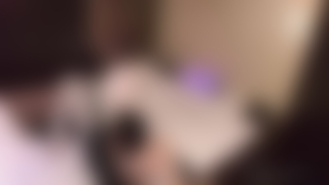 ズボンを脱ぐのも待てずしゃぶり始めちゃう変態ちゃん😻 sample 1