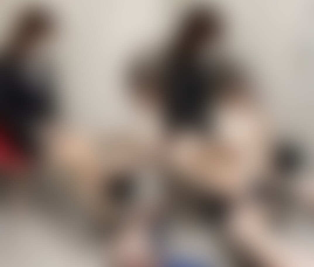 【個撮】罵倒ドS手コキ主観「キモイんだよ!」清楚リクルートスーツ美女に怒りコキしてもらいました
==============
以前某サイトから応募があり、
ハメ撮りした子です。
この子にピッタリだと思い、
罵倒ドS手コキプレイを楽しむことにしました。
丸の内を歩いてそうな、清楚系の美女だったので、
スーツを着せたらとても良く似合ってます。
元々ドS気質らしいので、
怒りコキに抜擢です。
美女のキレイな脚に吸い込まれるように
擦られただけで…
この子の脚使い最高です。
乳首も弄ってもらったところで
本命の罵倒ドS手コキをお願いし、
最高のドSぶりにゾクゾクしました。
スマホを触りだして、すごくだるそうです。
ドSメーターが振り切った彼女は、
「キモイんだよ!早くイケよ!」
と怒りMAXに!
乱暴な美女の手コキが、
想像していたより何倍も気持ち良く、
あっさりイってしまいました(笑)
中々良かったので、
また機会があれば手コキ動画を撮ろうと思います。
「いいね」をたくさんもらえると投稿頻度を増やす励みになります。頑張ります。
=============== (2/2)