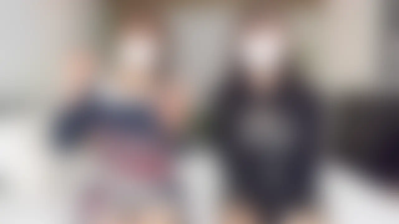【今だけ限定価格】
オマ◯コ同士のこする音が過去一エロい♡ 18歳はるちゃんと初めてのナマ貝合わせ［1224作品目］


前回、かれんちゃん・みれいちゃん・蘭ちゃん・みおちゃんとヤッた
『ナマ貝合わせ』をはるちゃんにも初体験してもらう事に…♡

いつもと違う体勢でこすり合ったら…
今までにない音が鳴ってエグかった😳

はるちゃんは気持ち良さにビックリしてました👀💕笑

突き合ったり、すりすりし合ったり…♡
オマ〇コ同士の擦り合う音が過去一エロすぎた＞＜///

時間は、12分21秒です。 (2/2)