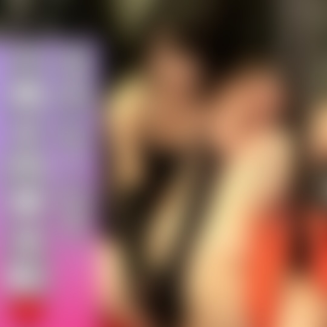 2回目のSMルーム💕
Sっ気強めのボンテージと手袋をつけて色んなプレイしてみたよ🤭

最初に目隠しをして、顔面騎乗でたーっぷりご奉仕させてから69フェラで激しくじゅぼじゅぼ💓
いっぱい溜めてたみたいやからそれだけで結構ヤバそうやったけど、せっかく非日常でえっちな空間におるんやから色々楽しまないとね🥺✨

磔に縛り付けて抵抗できなくしてからローションをたっぷりつけて、、
手袋で亀頭にゆっくり刺激を与えたら腰が砕けて立ってられないぐらい気持ちよかったみたい///
早漏のダメち○ぽやからすぐに「出ちゃう、、！」て言ってきたけど、そんな可愛い反応されたら止めれるわけないよね☺️
むしろより一層激しくしたら足ガクガクさせて気持ちいいって声が止まらず、最終的にはおち○ちんバカになっちゃってた🥺

最後は足を吊り下げておち○ぽも玉もアナルまで丸見えになっちゃう椅子に座らせて楽しんだよ💓
反応が気持ちよさそうすぎて私もされてみたくなるほどでした🙄

＊.˚‧º‧┈┈┈┈┈┈┈┈┈‧º·˚.＊ 
射精管理/痴女/寸止め/甘サド/M男/S女/素人/個人撮影/変態/ルーインドオーガズム/Ruined Orgasm/M性感/コスプレ/亀頭責め/Femdom/CFNM/SM/言葉責め/連続射精/メンエス/エステ/マッサージ/メンズエステ/オイル/○○○束/足コキ/男の潮吹き/男潮/アナル責め (2/2)