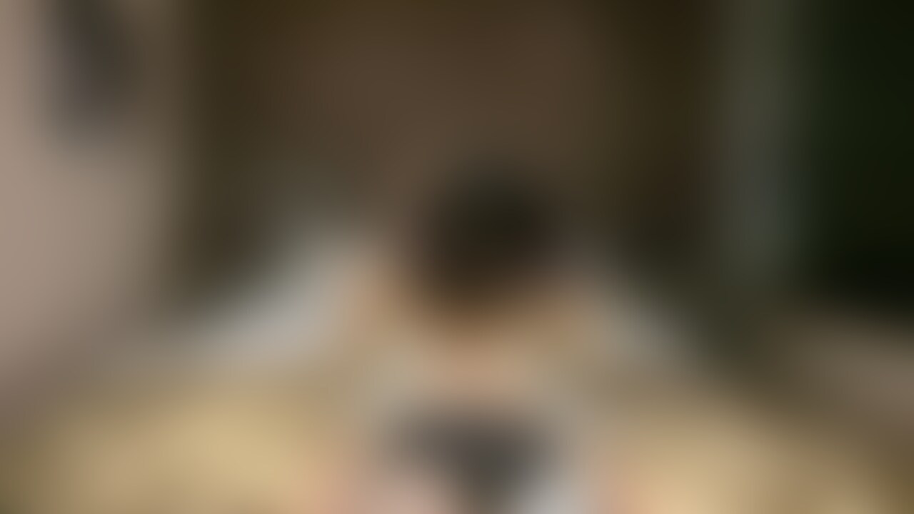 20歳JDの女の子。
超美女でスタイルもいいし顔も可愛い。
コンカフェやメンエスしてる女の子がこっそりM男いじめしてくれました😘M男の顔に座って以外と大きなお尻で顔を潰しちゃう女の子。
口はおまんこ、鼻はアナルに密着させてM男の顔に擦り付けてる❣️その状態で乳首をたっぷり責めてくれるよ😂
クンニ奉仕もさせながら気持ち良くなっちゃって自分でも触っちゃってた☺美少女ちゃんの恥ずかしいところもたくさんみてあげてね? (2/2)