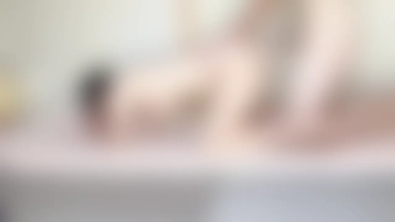 異常性癖の渋谷茜の浮気セックス(後編)
前編にて浮気相手に肉穴ほじられアクメを晒し、浮気チンポをお口でご奉仕をした渋谷茜。
ご奉仕により大きくなったチンポが人妻の中にゆっくりねじこまれる。
挿入されただけでアクメを晒す人妻にゆっくり浮気チンポが出し入れされると、足の指にまでガチガチに力を入れて気持ちよさをアピール。
体位を変えながら最終的に正常位で自ら無責任中出しを懇願した。
ーーー顔出し公開中ーーー
他人精子を子宮に数日間飼いながら、いつ着床してもおかしくない状況で平然と旦那を騙し、日常を過ごす素人アホ人妻の顔をよくご覧下さい。 (2/2)