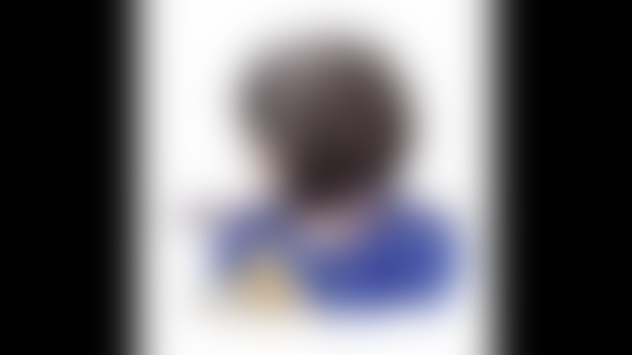 【妻が墜ちるまで…】~○○○7日目~
○○○7日目の全貌です…
この日はご主人様が知り合いをカメラマンとしてホテルに呼んでみたとのことです…
帰宅した妻にどうだったかを確認すると、どうやら3Pをすることはなかったみたいです…
ただ…初めて会う男の目の前でのご主人様とのSEXは羞恥心で感情がぐちゃぐちゃだったようです。
今までに感じたことがない興奮あったとのことです…
その日の夜、僕はご主人様の命令で妻に指一本触れられず動画をみながら一人で慰めることになりました… (2/2)