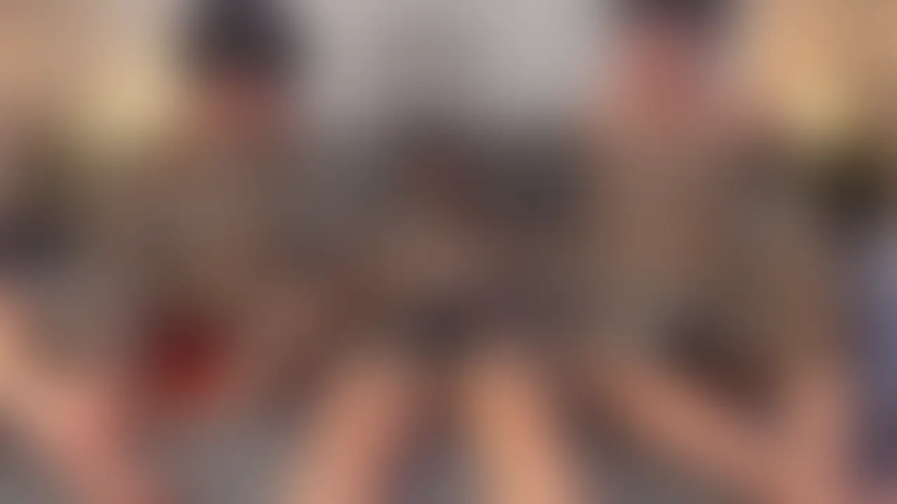 最近、巷で話題沸騰中のイケメン兄 弟くん２人とコラボ！！ sample 1