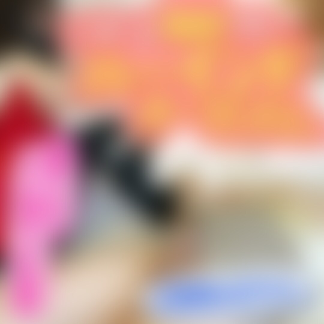 #5(ルーインドオーガズム)
連続寸止め手コキもうららは大好きなの🤭❤️
え?悪魔?違うよー!小悪魔なうららちゃんだよ?❤️
1回イきそうになった後はちょっと休憩してから触ってもイきやすくなってるから必死に我慢してて可愛いの♡
早くイきたい?って聞いたらイきたいですだって🤭
可愛い〜早く気持ちよくイきたいんだって❤️
頑張って勃たせたご褒美に気持ちよくイかせてあげようと思ったんだけど、小悪魔うららちゃんはイク寸前に手を離しちゃいました🤭❤️ (2/2)