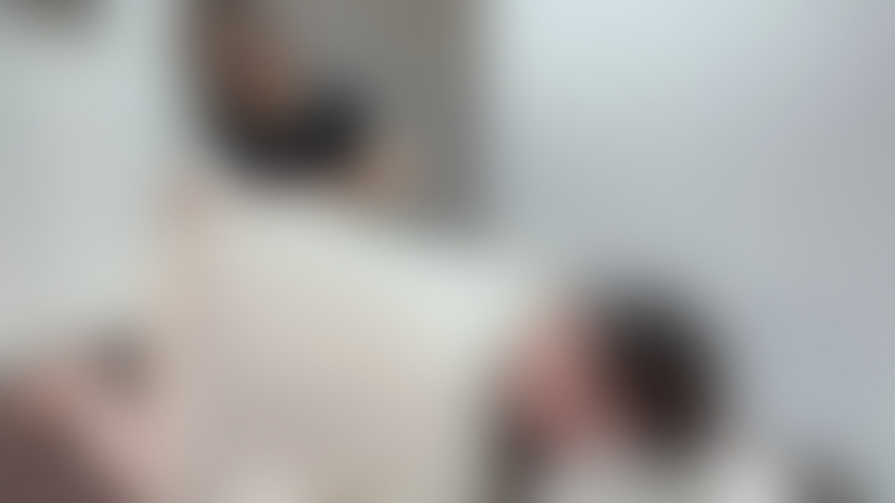前回は急な都合でお休みだったようなので、改めて再訪。
↓ 前回の動画
https://myfans.jp/posts/0180e9b1-fdd7-466f-ab3f-5fed3fefcdb1
ところでみなさん、メンズ脱毛の経験あるでしょうか?
新たに脱毛を始めたとのことで気になって脱毛も追加しました
^^;;
(この年で脱毛という気もしますが・・)
女性のお客さんが下半身の脱毛するときにあんな格好するみたいで正直ビックリしました ^^
あとお店によるかも知れませんが、光による脱毛の場合、前もって毛を剃ってくるそうです。剃毛は別料金のところもあるそうです。
で剃毛の際にやはり反応してしまって
^^;;
あと彼女はマッサージは本当に上手いですね。私にはちょうど良いです。華奢な体形の彼女ですが、結構効きます ^^
画像サンプル
https://myfans.jp/posts/9db3458a-4499-4189-91e3-fe47985dc267 (2/2)