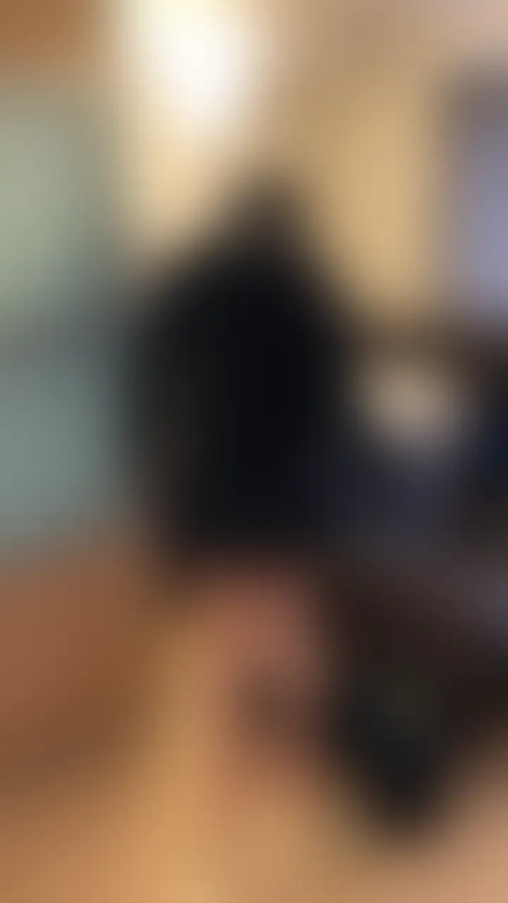 皆さまこんにちは。
いつもありがとうございます。
「【レジェンドリメイクシリーズ】爆尻名門女子大1年生と肛門丸見え懇願土下座フェラチオ③」になります。
残すところあと2作となったデカ尻高学歴JDのレジェリメ3作目。
デビュー戦から最高のパフォーマンスを発揮し、続く2作目も全頭マスクで男の征服欲をくすぐるスーパープレイを魅せてくれた彼女ですが今回も裏切りません。
プレイスタイルは圧倒的かつ迫力ある巨尻を用いた正座乳首攻めスタイルですが、引き続き全頭マスクを被り土下座でフェラチオを懇願!
自分より学歴の高い女子大生にマスクを被った状態で土下座フェラは何とも言えない高揚感を感じさせます。
最後はいつも通り、一回り以上も年の離れた女子大生の口内に気持ちよく大量射精!
よろしくお願いします。 (2/2)