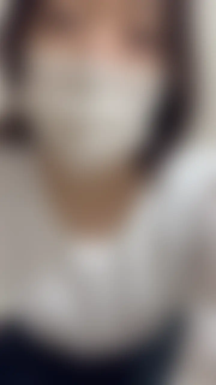 OLのオナニー日記 フルバージョン公開❣️
仕事から帰ってきて
おまんこたくさんクチュクチュしちゃいました(/ω\*)
1日頑張って、帰ってきてから発散できるの
本当に気持ちいいんですよね...
皆さんもお仕事お疲れ様です💝
フル動画では全体のぼかし無し、
マスクをつけた状態です😷
少しでも気に入ってくれたら
いいね♡やコメントで感想聞かせてください💕 (2/2)