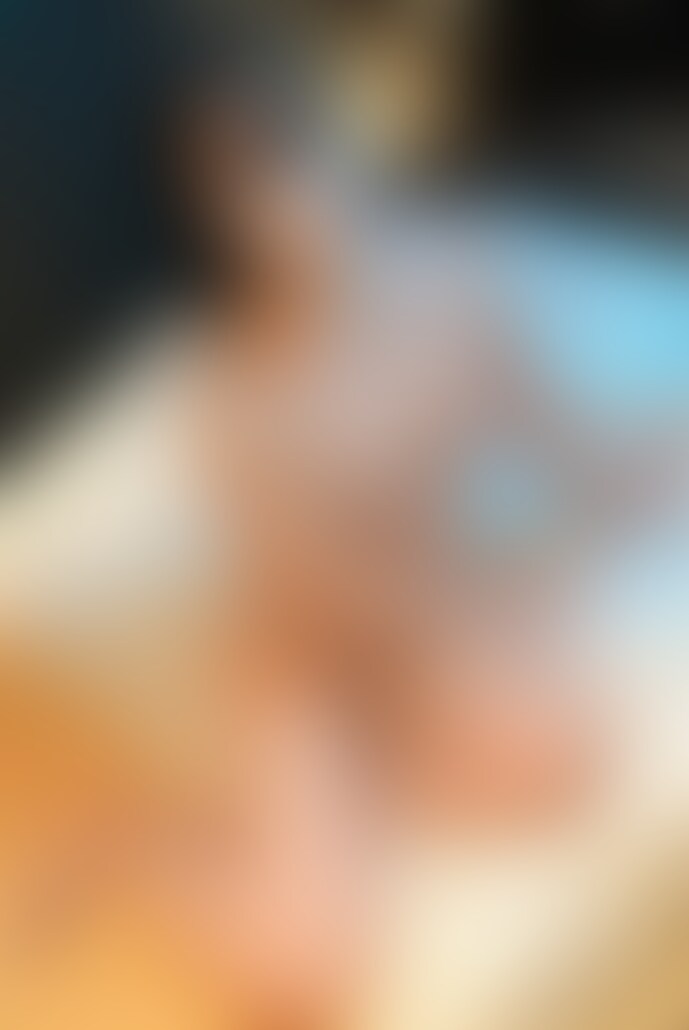 フェラ、スマタ講習【新人女子大生】純情可憐!CAを目指すモデル級の女の子と。すべすべ色白ボディに心を奪われシャワータイム中に事故暴発。口内射精×1発、中出し×1発
~~~~~~~紹介~~~~~~~
職業:学生
年齢:19才
またまたすごい逸材が(^^♪
モデル級の美人な学生さんが面接に来てくれました!
なんとこの子、CAさんを目指しているとのこと!
どおりでめちゃくちゃ礼儀が正しいわけですね。
と、美人で可愛くてスタイルも良くて、愛嬌もある、
さらには礼儀も正しくて良い子。
才色兼備とはこの子のためにある言葉かもしれません(笑)
もちろん断る理由など存在しないので、
面接は軽く話だけして、終わらせるつもりでした。
次の予定があったので、また連絡をすることを告げると、
彼女の方から「すぐにでも入りたい」と要望が。
どうやらおかねが必要のようです。
ということで次の予定なんかキャンセルし、
スマタ講習まで決行です(笑)
まずは彼女のカラダを弄り、
ぷるっぷるの唇を堪能。
実に素晴らしい!!
ちゃっかりDKSまで(笑)
もう全部かわいいっ!!
はやる気持ちに歯止めがきかず
そのままフェラ~スマタ、シャワー中出しまで。
今回はこれ以上書くのは控えさせていただきます。
あとはサンプルの方に詰め込めるだけ詰め込みました!!
ぜひそちらでご判断ください!
美しいお顔から繰り出されるフェラテクや、
スタイル抜群の下着姿、喘ぎ声は見物です!
ぜひお楽しみください!
最後に正直に白状します。
彼女の魅力に我慢ができませんでした。
以後、店長として節度ある行動を心がけますm(__)m (2/2)