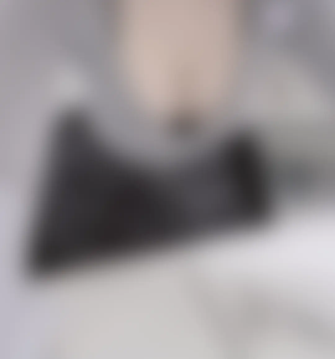 白乃あいり👀「勉強中にこんなの撮ってるのやばい^⸝⸝𖦹 ·̫ 𖦹⸝⸝^ 最後の1枚はほんとにギリギリまで迷ってた… いつもより際どい下着履いてるから、拡大しないでね꒰՞⊃⸝」の投稿サムネイル