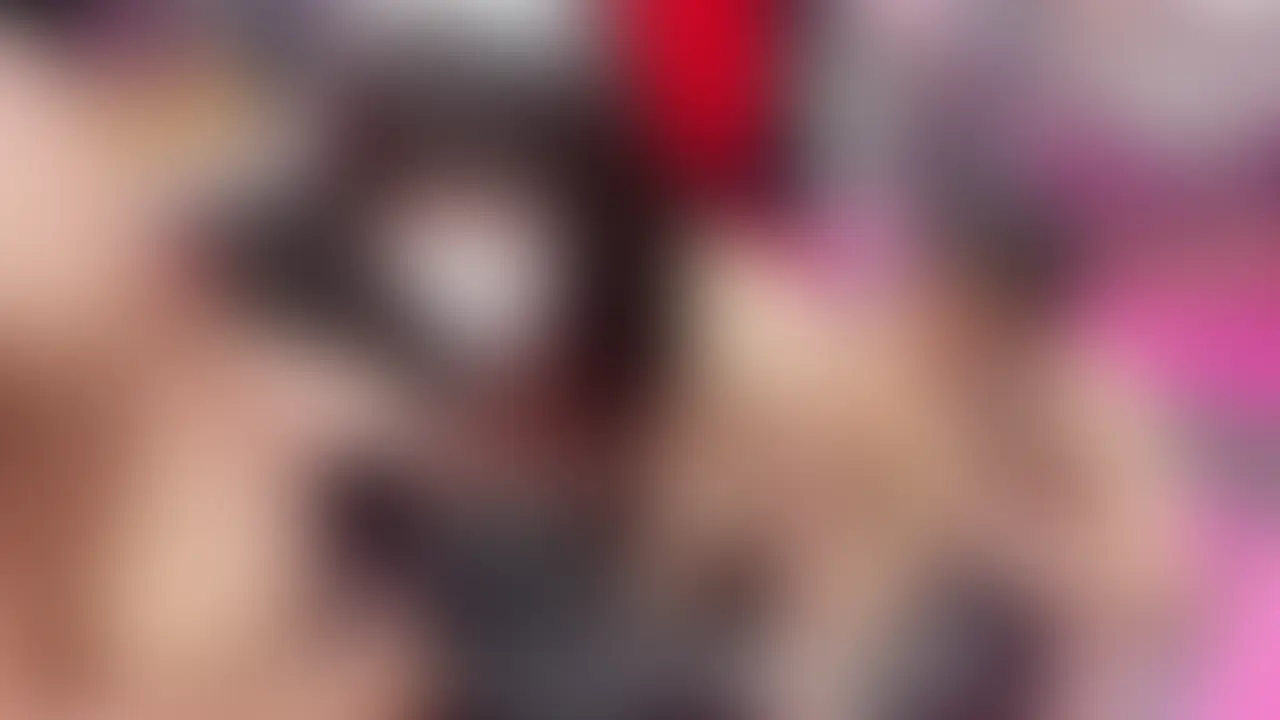 アダショでお客さん達から悪戯されてぐちゅぐちゅに濡れてしまった変態びゅるる🖤
ついにお客さん達に代わるがわる挿入られて輪✖️されちゃいます…💓
最後は性欲空っぽになって、全裸で店内自撮りしました🤳
※本編はサンプルの後30秒後に始まります (2/2)