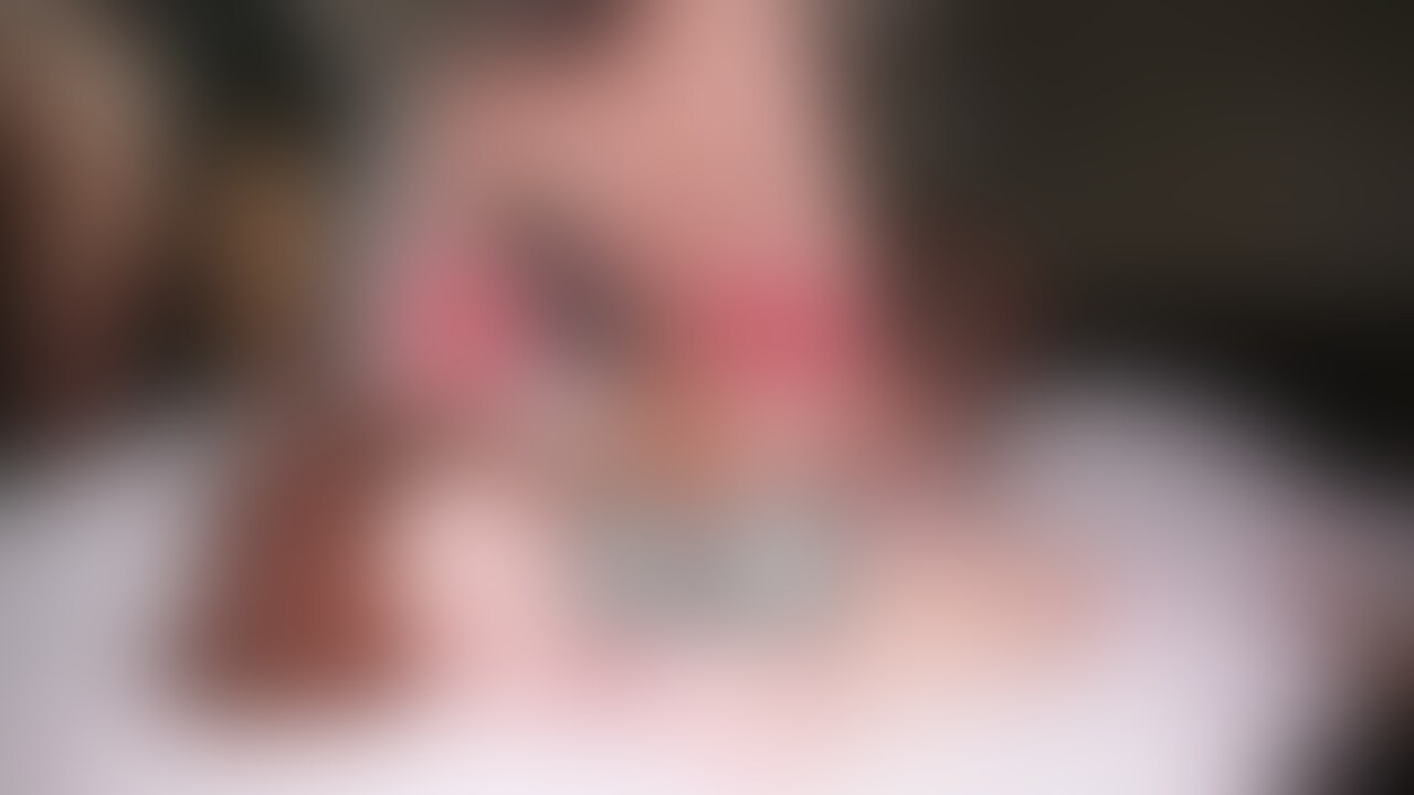 生まれて初めて挑む複数プレイ
 12人の漢たちに自分の全てを差し出す！
 
 NGは一切無し！
 欲望のままに
 上下の口に休む間も無く次々と襲いかかる12名の精鋭
 
 何度も何度もイカされ
何本も咥えさせられ
それでも尚、次々と襲いかかる12人の漢たち…

そんな中
最後に見せる笑顔は必見です (2/2)