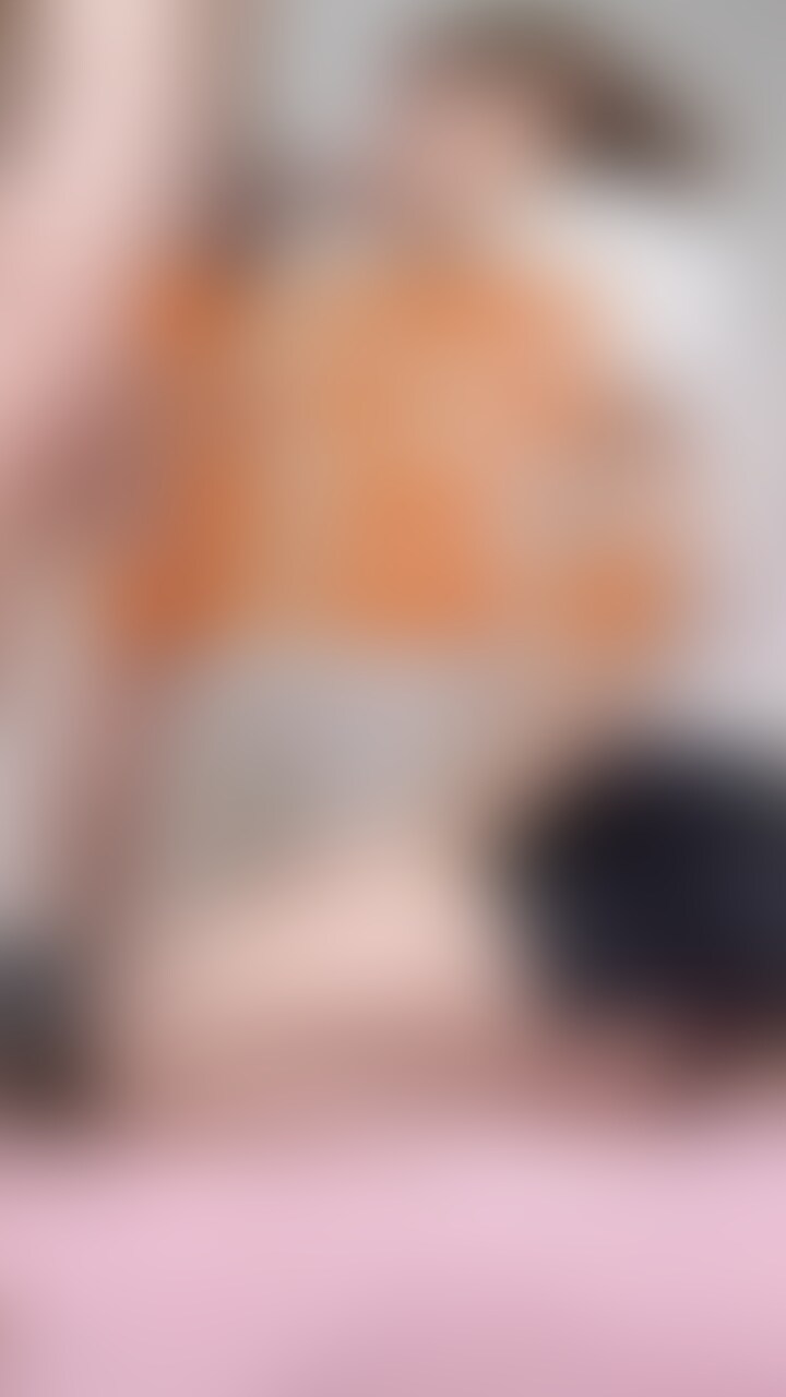 半顔出し★メガネの美人女教師とハメ撮りセックス個人撮影!
美脚なので脚を組んでもらっておっぱいモミモミ
仁王立ちでじゅっるじゅる濃厚フェラチオ
脱がして乳首攻め&手マンで何度イってもやめない鬼イカセ
乳首舐めから開脚手コキでヨダレ頂きます
バキュームすんごいフェラチオで射精しちゃいそうなのを我慢
正常位でチンポ挿入!
ガンガン突いてイカセて、更に電マも使って鬼イカセからの射精! (2/2)