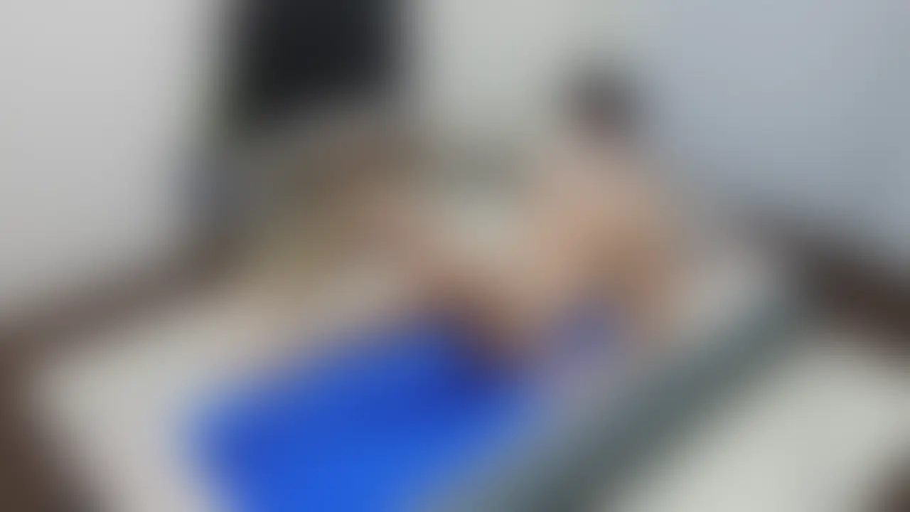 極上マッサージでいやらしい妄想を膨らませてつい勃起してしまう sample 1
