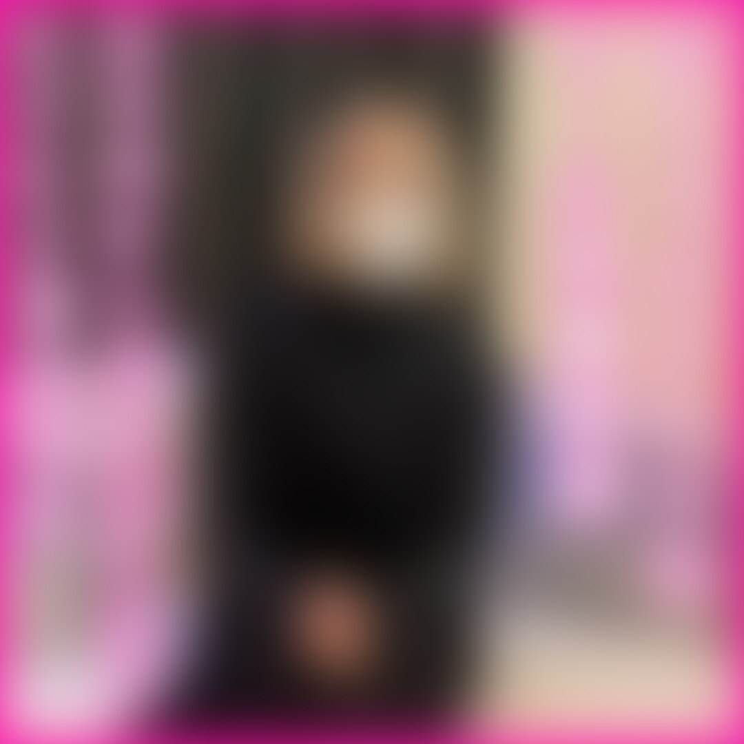 Page18:本編
クール系美容師とのハメ撮り動画です
落ち着いた感じのおしゃれな美女ですが
実はかなりのむっつりスケベでした。
脱ぐと意外と巨乳で身体つきもエロかったです
久しぶりのSEXが気持ち良すぎたらしく
指でかき回してやるだけで
濁ったマン汁垂れ流してまぁ乱れる乱れる
電マも使ってしつこくいじめると
こちらを見つめて手を掴んでくるのが可愛いです
ねっとりとしたフェラチオで肉棒咥えこみ
久々チンポをぶち込まれると速攻完オチ
最初のクールな表情は崩れ去り我を忘れて喘ぎまくり
こういうスカした子を
ヒイヒイ言わせるのが生きがいです。。 (2/2)