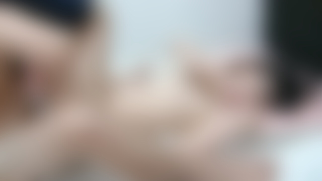 オナニーから挿入!
屈強正常位や電マ併用セックスでイカセまくりでそのまま射精しちゃいました! (2/2)