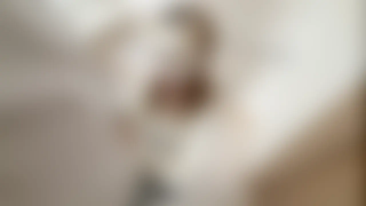 旦那がいないから家でフェラ抜きをしてあげたら溜まっていたのかすっごい濃い精子を顔にいっぱいかけられちゃった🫣💦
目にも入ってびっくり🫢 (2/2)